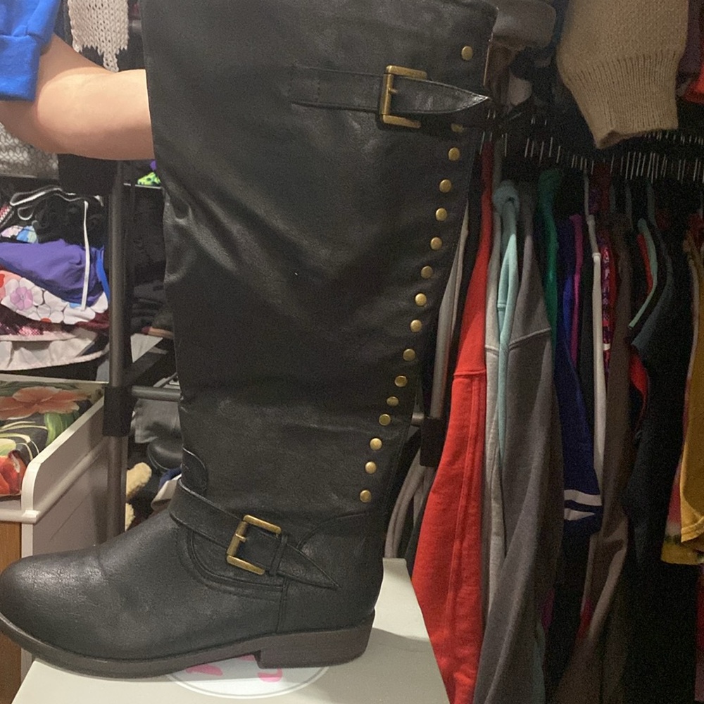 Gently used Journee collection Spokane wide calf black size 8.5